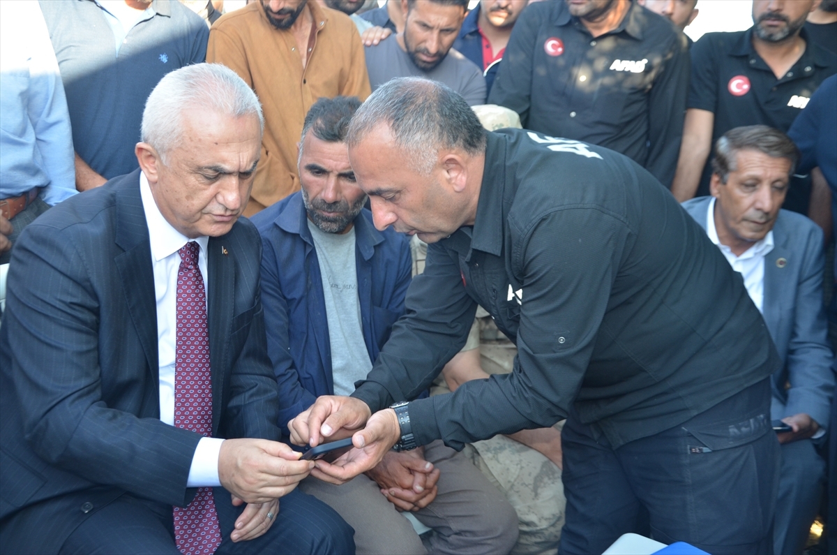 Muş Governor Çakır examined the search efforts in the Murat River, where the 10-year-old child disappeared - Last Minute