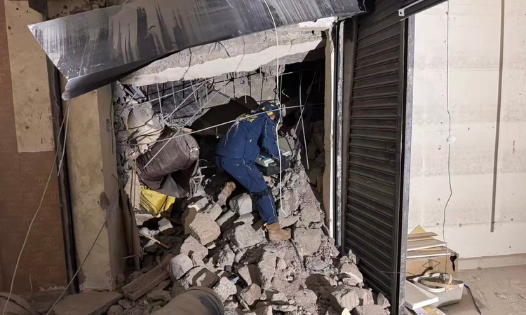 Nairobi'de çöken binanın enkazında Mavi Gök Kurtarma Ekibi iki yaşam sinyali aldı: Gelişmeler Takip Ediliyor