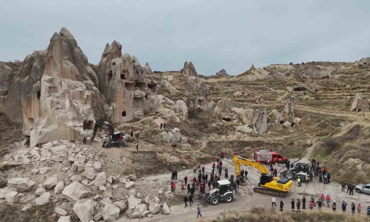 Nevşehir Göreme'de çöken peribacasında ilk bilgiye göre 2 kişi öldü, 1 kişi yaralandı - Son Dakika Bilgileri