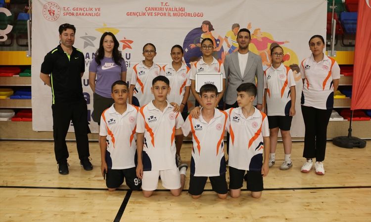 Sıcak Gündem: Niğde Erkek Badminton Takımı, Anadolu Yıldızlar Ligi'nde Türkiye şampiyonu oldu - Son Dakika - S