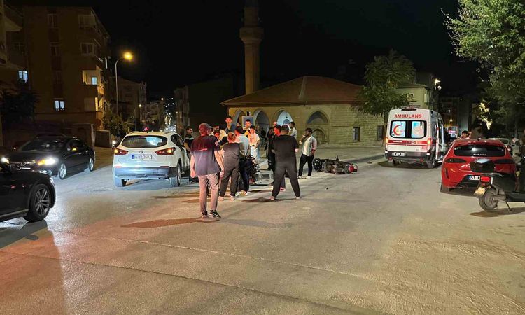 Kritik Açıklama: Niğde'de Motosiklet-Otomobil Çarpıştı: 1 Yaralı - Son Dakika Haberleri