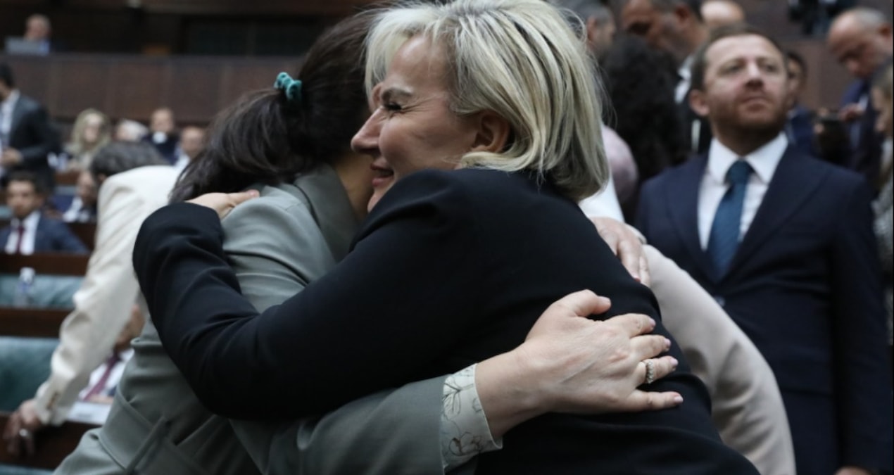 Sıcak Gündem: Nimet ablanın diploması balon çıktı - En Son Haber: Gelişmeler Takip Ediliyor