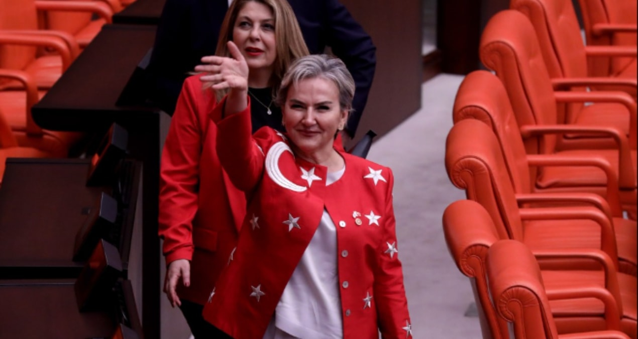 Son Gelişme: Nimet Hanım üçüncü yılında üçüncü partisine geçiyor - En Son Haber | İşte Tüm Ayrıntılar