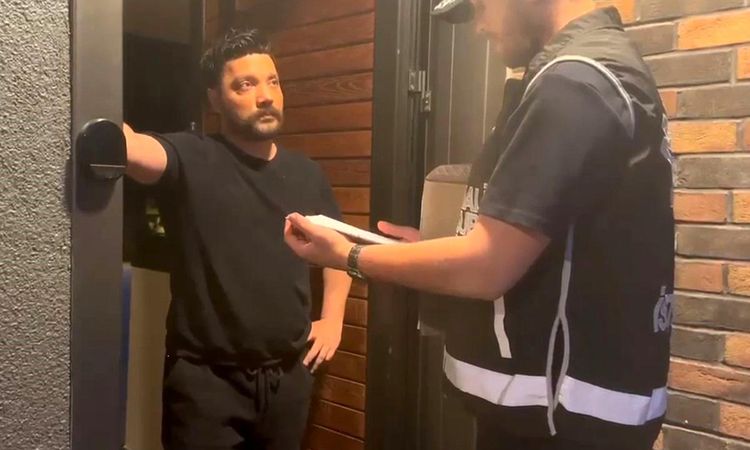 Gündemden Son Bilgiler: Oğuzhan Uğur'un gözaltı işlemi uygulandığı anların görüntüsü gözler önüne serildi - So