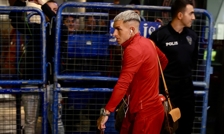 Okan Buruk yönetimindeki Galatasaray, Trabzonspor deplasmanı için Trabzon'a geldi