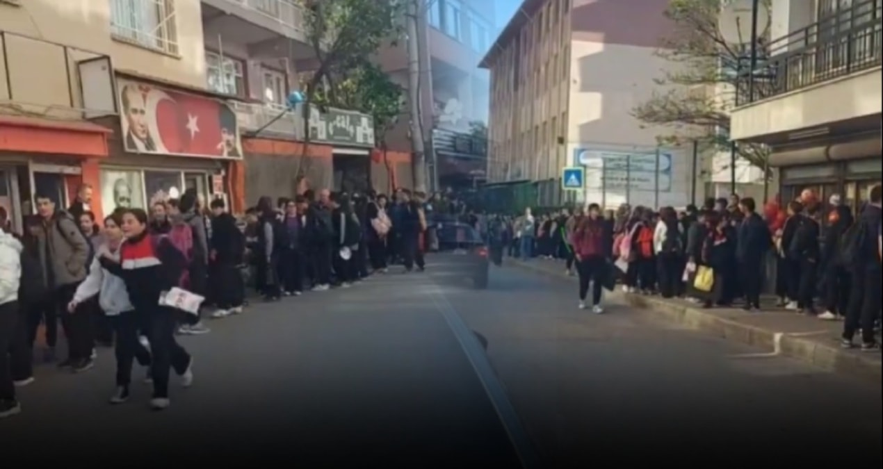 Son Gelişme: Okul saldırılarının ardından çekilen görüntü tartışma yarattı - Haberleri - Son Dakika Bilgileri