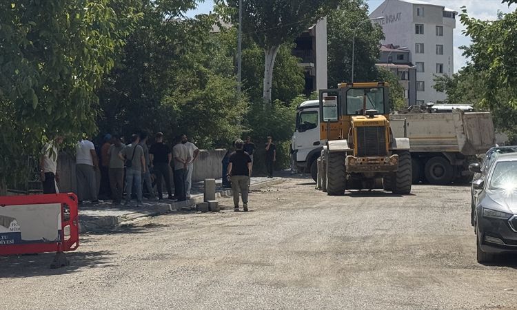 Son Gelişme: Oltu'da İş Makinesi Kazası: 88 Yaşındaki Adam yaşamını yitirdi - Haberleri