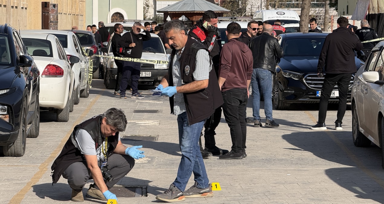 Önce dükkanı kurşunlandı, sonra silahlı saldırıya uğradı - Son Dakika Haberleri - Son Dakika Bilgileri