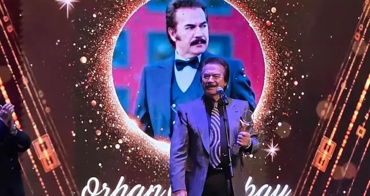 Ayrıntılar Netleşti: Orhan Gencebay'ın Atatürk'e şükran konuşması ayakta alkışlandı - Son Dakika Haberleri