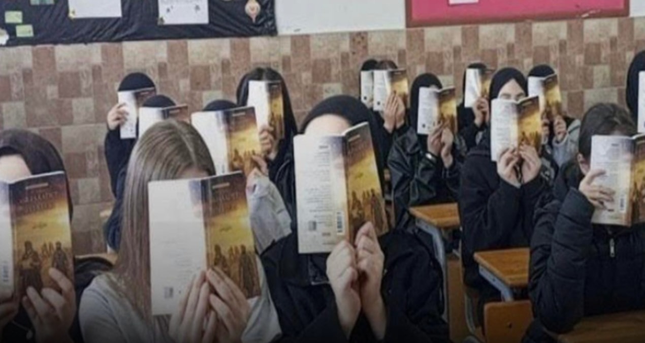 Gündemden Son Bilgiler: Ortaokulda tarikat kitabı dağıttılar! - En Son Haber - Son Dakika Bilgileri