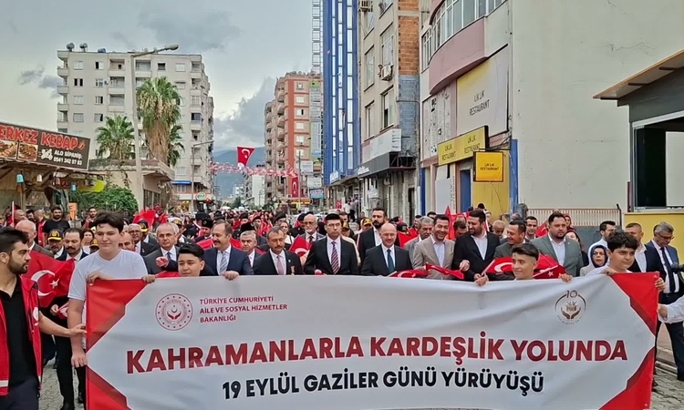 Osmaniye'de Gaziler Günü'nde yürüyüş düzenlendi - Son Dakika Bilgileri