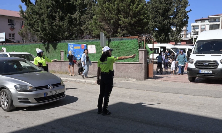 Osmaniye polisi okul güvenliği için dronlu uygulamayı dönem boyunca sürdürecek