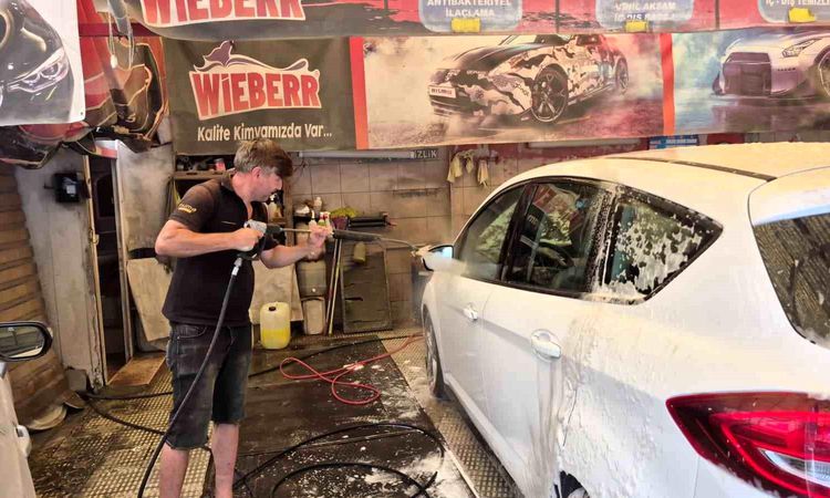 Car washers are waiting for expats to open their business further - Last Minute