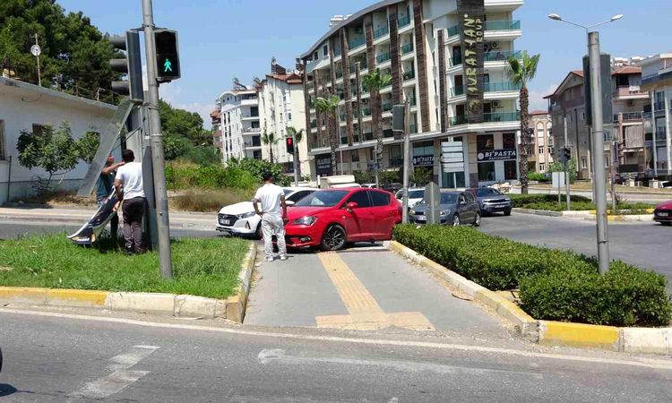 The car went onto the pedestrian crossing, 2 people were injured - News