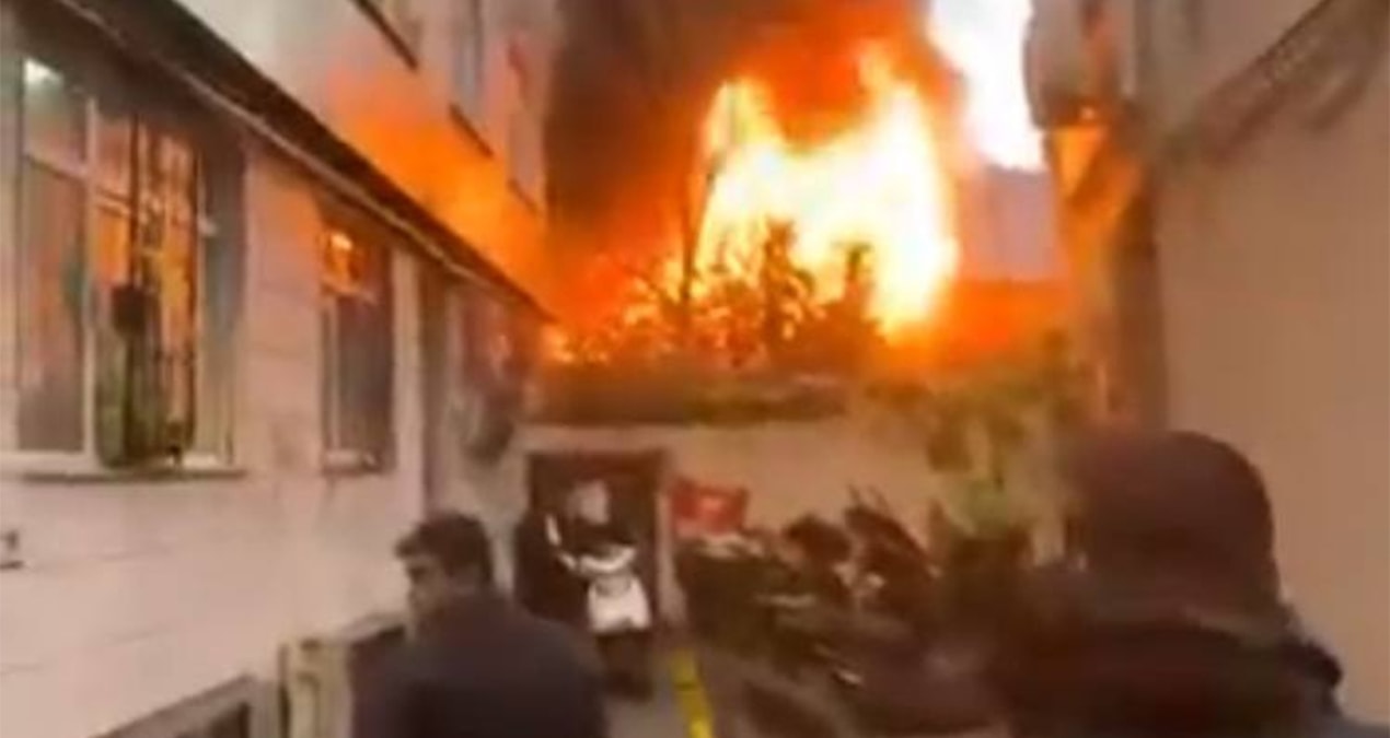 Gündemden Son Bilgiler: Otoparkta çıkan yandın büyüdü, 2 katlı binaya sıçradı - Son Dakika Haberleri - Son Dak
