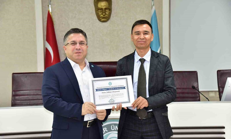 Özbekistan'dan gelen 9 akademisyene Balıkesir Üniversitesinde sertifika verildi: Gelişmeler Takip Ediliyor
