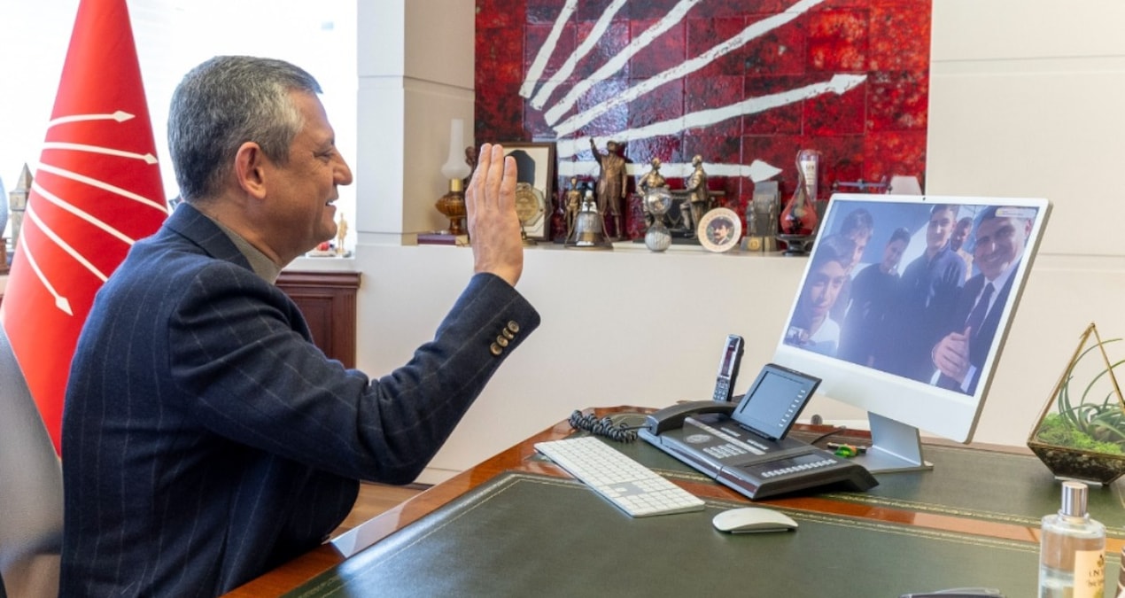 Ayrıntılar Netleşti: Özgür Özel, Adana'da Atatürk büstünü fırtınadan koruyan öğrencilerle görüştü - En Son Hab