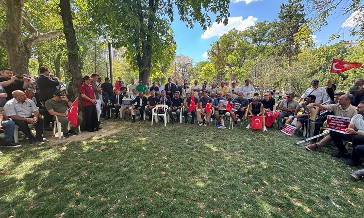 Özgür Özel's Support Visit to Martyrs' Families and Veterans in Güvenpark - News