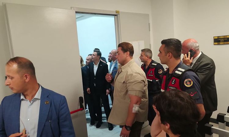 Gündemden Son Bilgiler: Özgür Özel'den İBB Davası Açıklaması: 'Savunma Sırası Kararını Duyalım, Değerlendireli