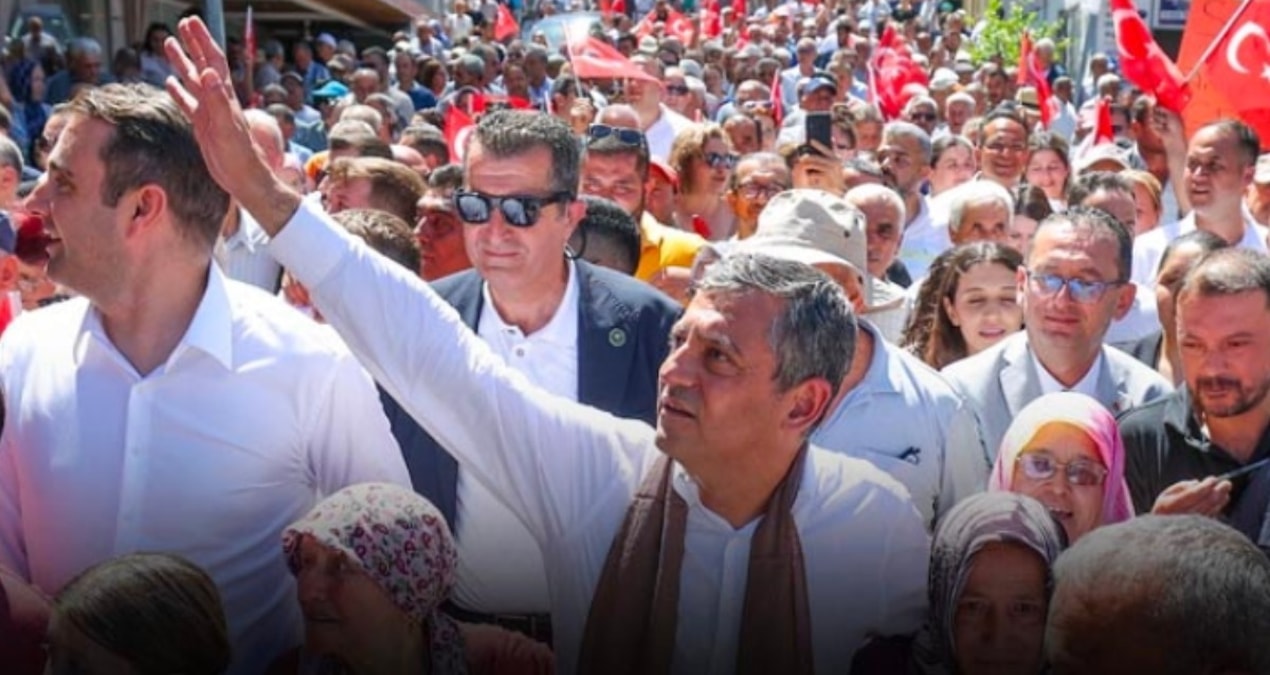 Gündemden Son Bilgiler: Özgür Özel'in A Takımındaki isim tüm detaylarıyla paylaştı: Başka bir parti ile görüşm