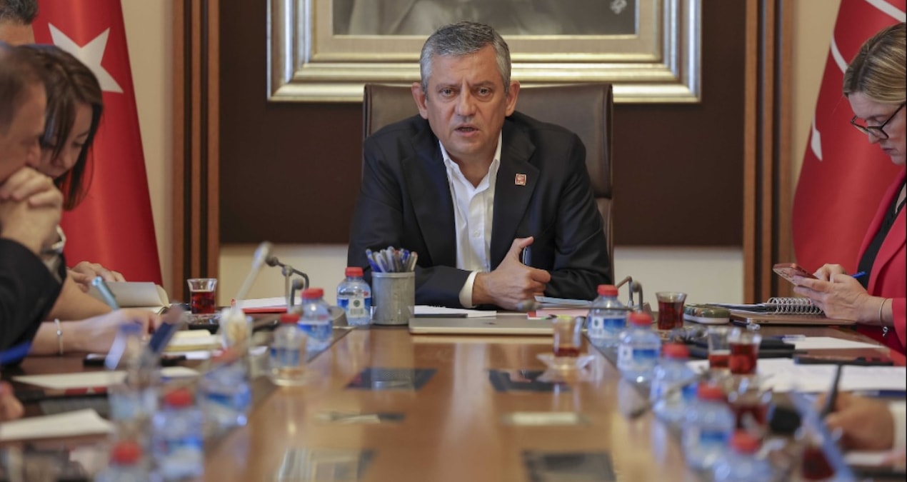 The 'private' file on Özgür Özel's desk - Last Minute News