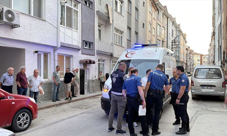 Gündemden Son Bilgiler: Parkta Alkol Sonrası Fenalaşan 72 Yaşındaki Adam Öldü - Son Dakika Haberleri ve Merak