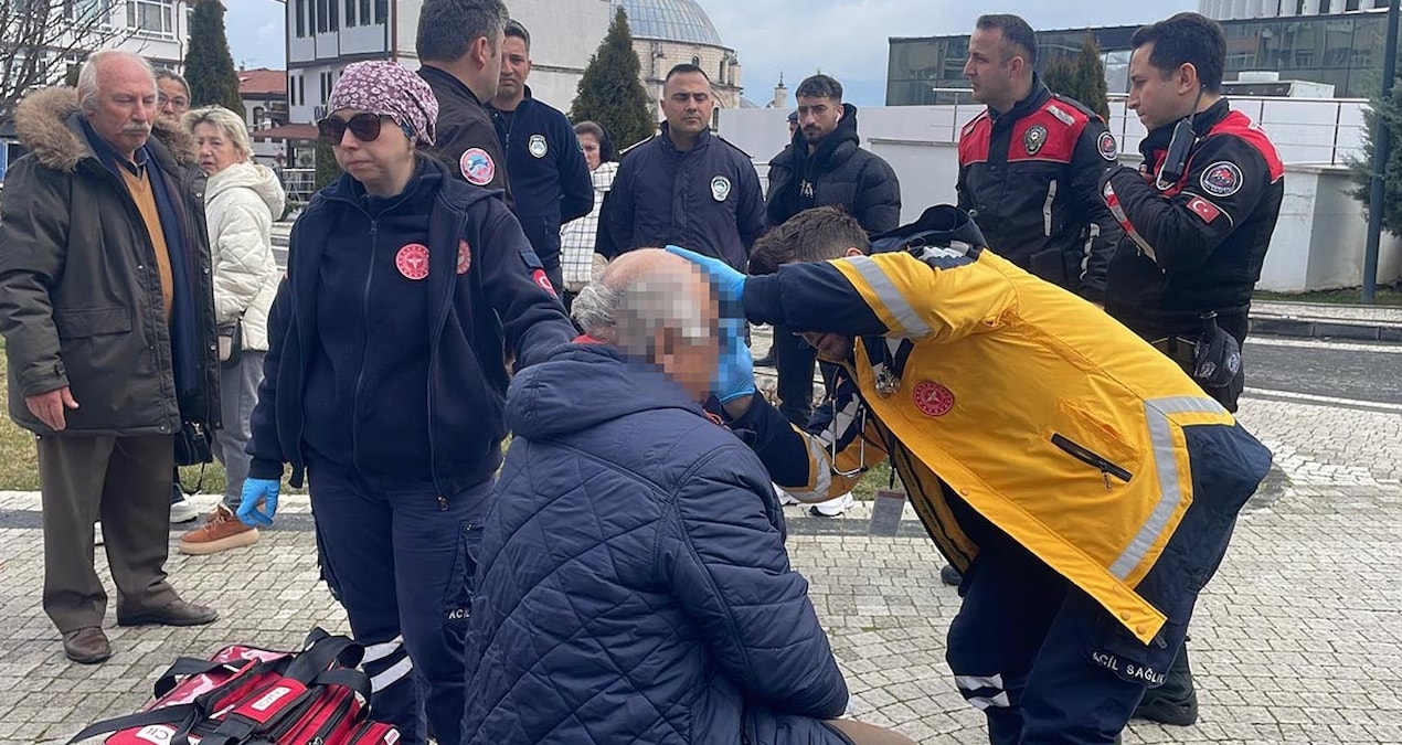 Sıcak Gündem: Parkta kavga 67 yaşındaki kişi ağır yaralandı - En Son Haber - Son Dakika Bilgileri