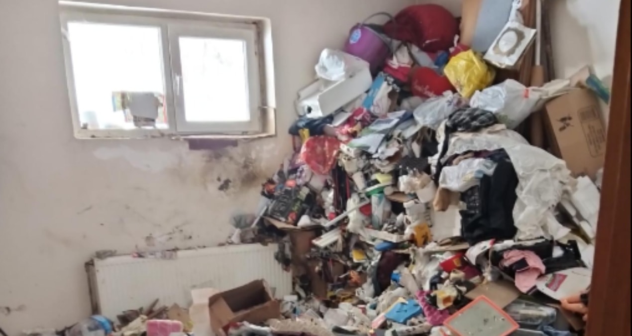 Gündemden Son Bilgiler: Pencereden kurtarıldı, evinden 25 ton çöp çıkarıldı! - En Son Haber - Son Dakika Bilgi