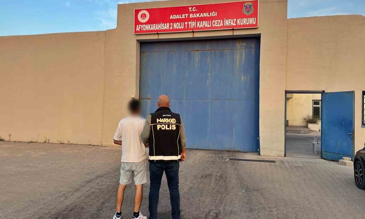 Polis 14 yıl 4 ay hapis cezasıyla aranan şahsı yakaladı - Son Dakika Bilgileri