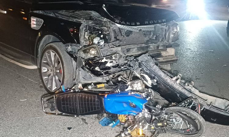 Kritik Açıklama: Polis paniği can aldı: Kırmızı ışıkta geçen motosiklet cipe çarptı, 16 yaşındaki sürücü öldü
