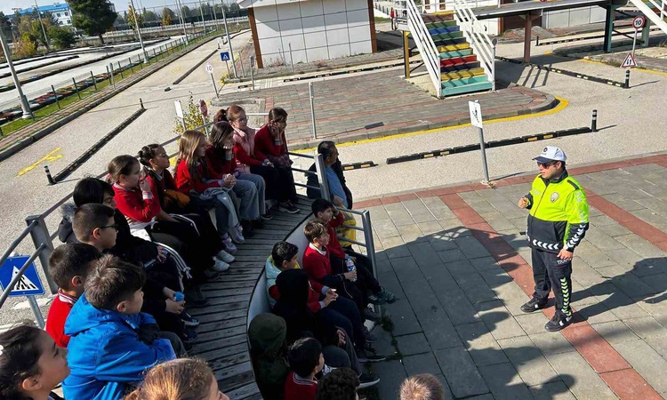 Polisten miniklere trafik eğitimi: Gelişmeler Takip Ediliyor