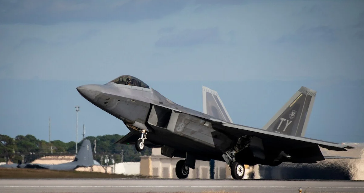 Gündemden Son Bilgiler: Radarların kabusu F-22'lerin sırrı çözüldü: Yakalama taktiği yürek istiyor - Haberleri