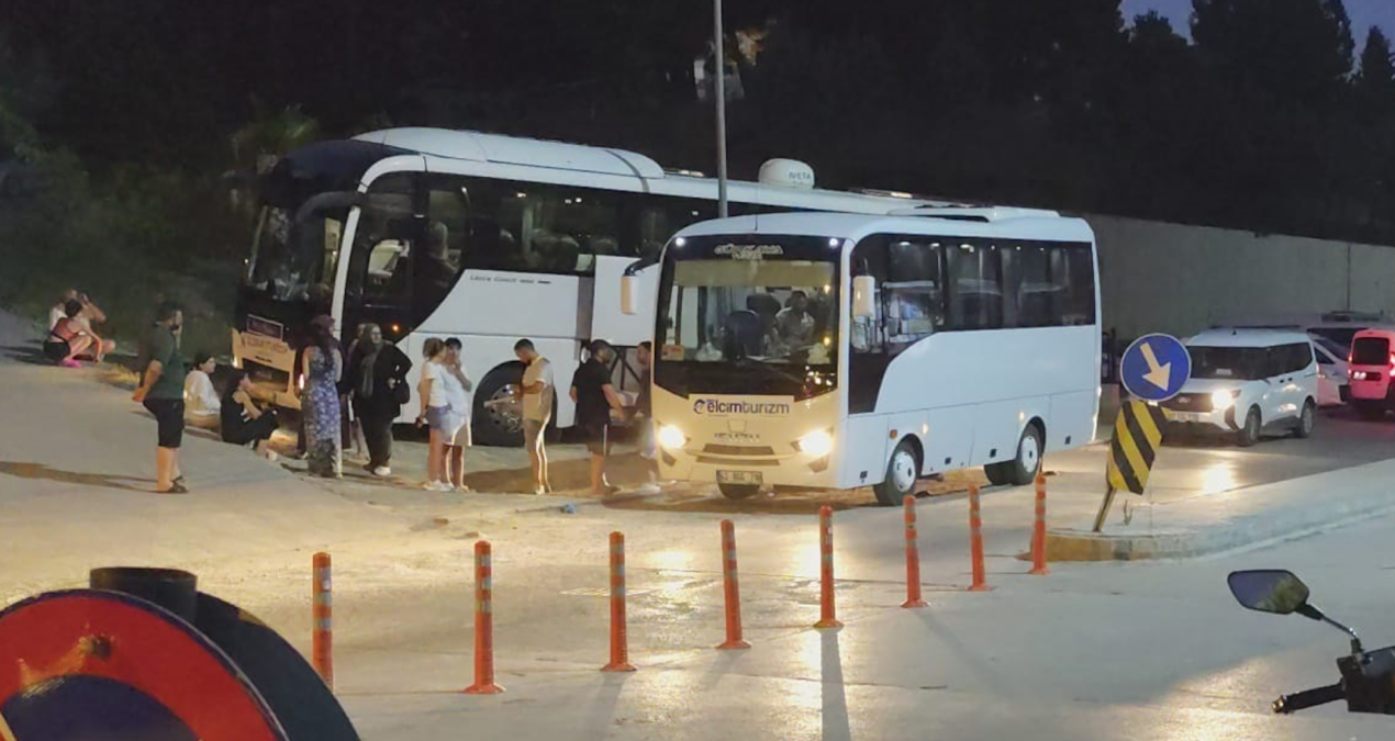 Kritik Açıklama: Rafting keyfi 'zehir' oldu: 52 kişi hastaneye kaldırıldı - Haberleri