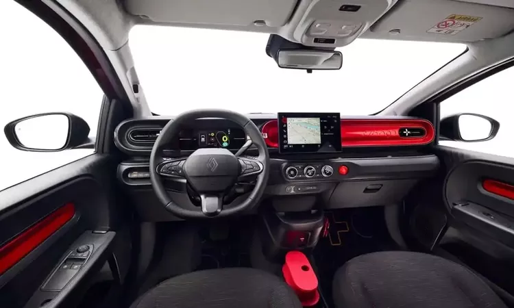 Renault, güvenlik için fiziksel düğmelerden vazgeçmiyor