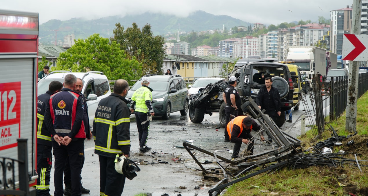 Rize'de feci kaza: Takla atıp başka aracın üzerine gerileme kaydetti; 1 ölü, 7 yaralı - En Son Haber: Gelişmel