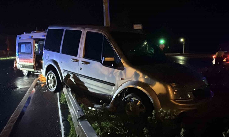 Rize Pazar'da ambulans ile hafif ticari araç çarpıştı, 5 kişi hafif yaralandı ve Merak Edilenler