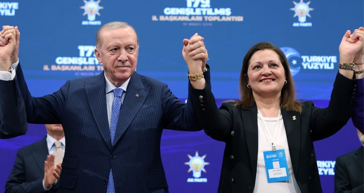 Rozeti taktı, AKP'deki ilk anlarına hızlı resmen start aldı - En Son Haber ve Merak Edilenler