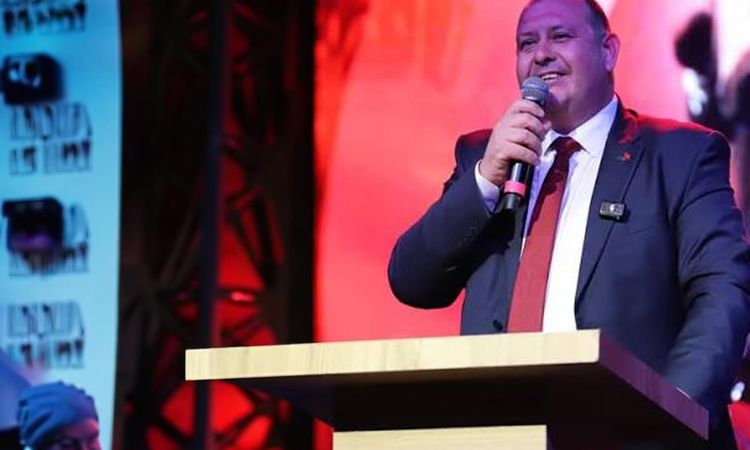 Ayrıntılar Netleşti: Rüşvetten gözaltına alınan başkana ait olduğu öne sürülen mesajlar olay oldu: Bu salaklar