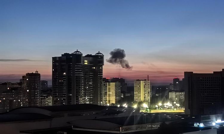 Son Gelişme: Rusya, Kiev'deki Askeri ve Yakıt Tesislerine Saldırdı; Krasnodar'da İHA Saldırısında Yangın: 5 Ya