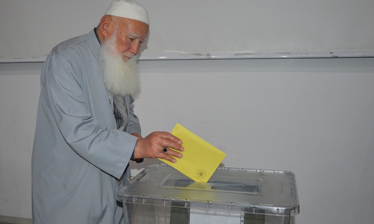 Saadet Partisi Havza İlçe Kongresi'nde Saffet Ergin tüm oylarla başkan seçildi