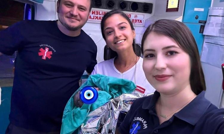 Gündemden Son Bilgiler: Sabırsız minik, dünyaya gözlerini ambulansta açtı - Son Dakika - Son Dakika Bilgileri