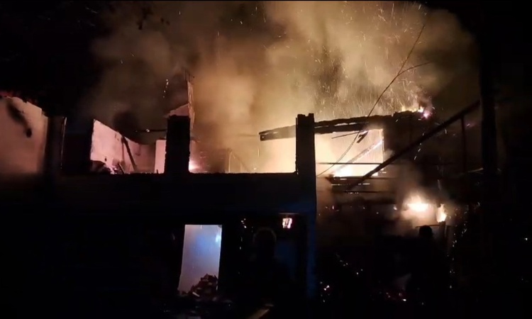 Safranbolu'da çıkan yangında ev kullanılamaz hale geldi, büyükbaş hayvanlar kurtarıldı | İşte Tüm Ayrıntılar