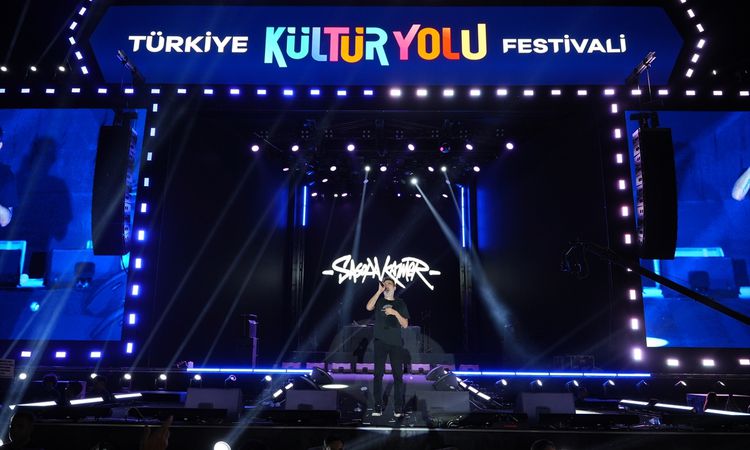 Sagopa Kajmer Van Kültür Yolu Festivali'nde konser verdi - Son Dakika Haberleri: Gelişmeler Takip Ediliyor