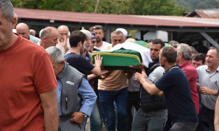 Son Gelişme: Sakarya'da Fındık Bahçesinde Kalp Krizi: 58 Yaşındaki Adam yaşamını yitirdi - Haberleri: Gelişmel