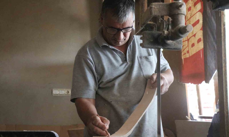 Sakarya'da Hanifi Bereket, Osmanlı ve Selçuklu motiflerini 50 yıldır ahşaba işliyor