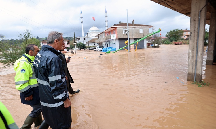 Sakarya Karasu'da son 27 yılın en kuvvetli yağışı sele neden oldu - Son Dakika Bilgileri