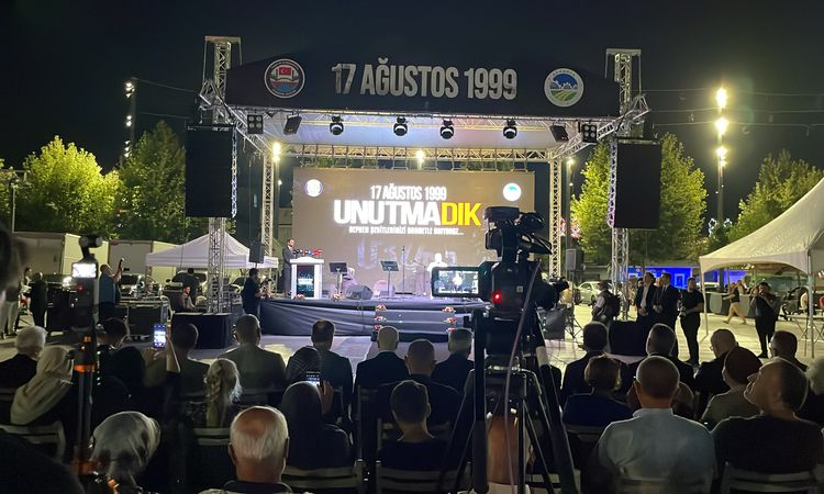 Son Gelişme: Sakarya’da Marmara Depremi’nde hayatını kaybedenler anıldı - Haberleri: Gelişmeler Takip Ediliyor