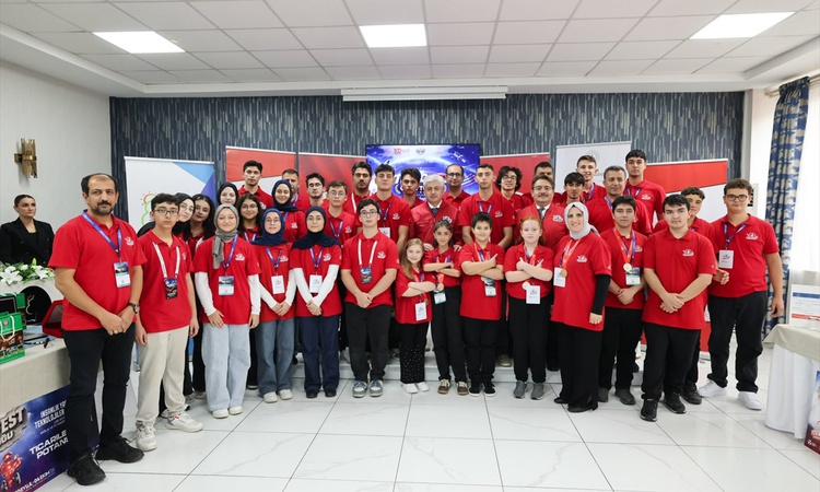 Sakarya Valisi Doğan, TEKNOFEST 2026'da 4 birincilik kazanan öğrencileri ağırladı