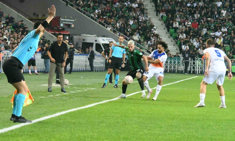 Sakaryaspor, TFF 2. Lig 6. haftasında İskenderunspor ile 2-2 berabere kaldı