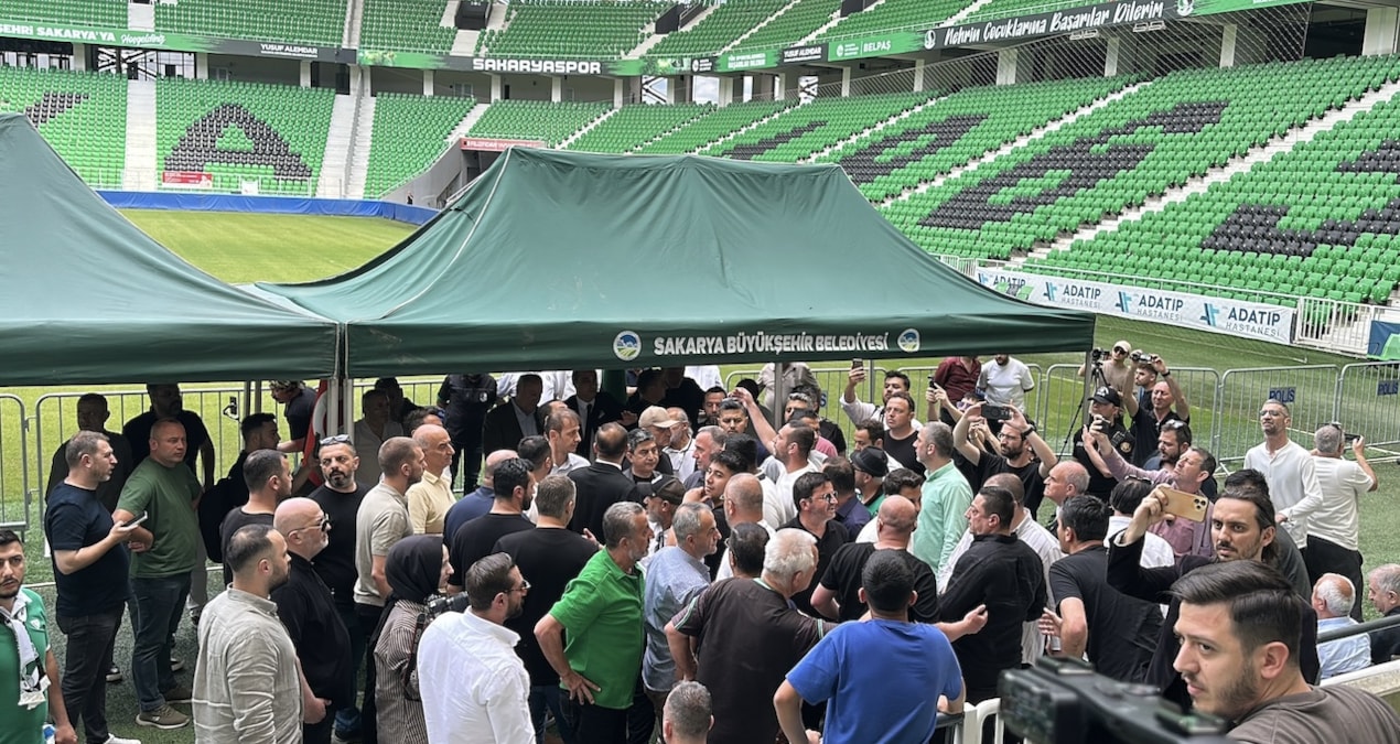 Gündemden Son Bilgiler: Sakaryaspor'da yaşanan gerginlik genel kurulu erteletti - Son Dakika Haberleri: Gelişm